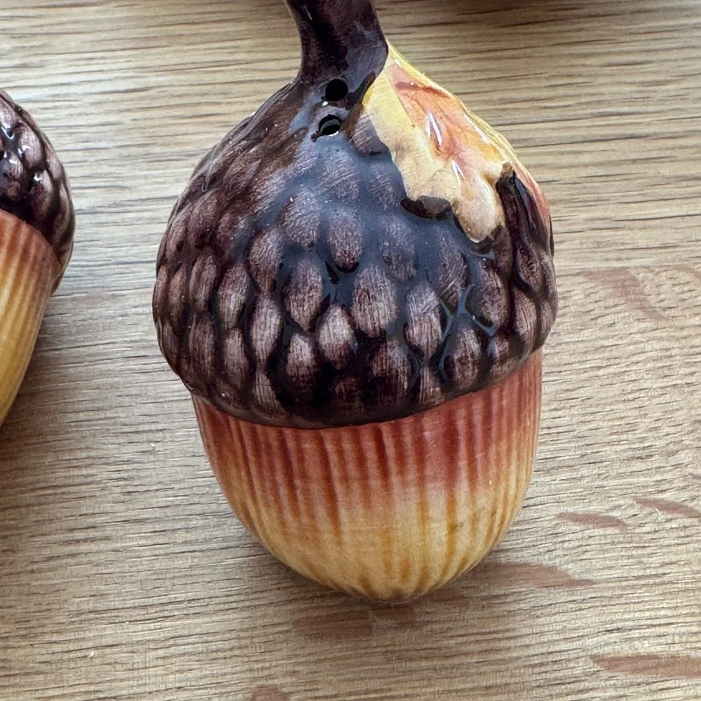 Fitz & Floyd Harvest Acorn Salt & Pepper w/ Leaf Tray